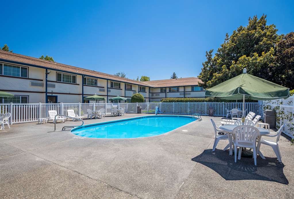 Quality Inn & Suites Medford Airport - photo 25