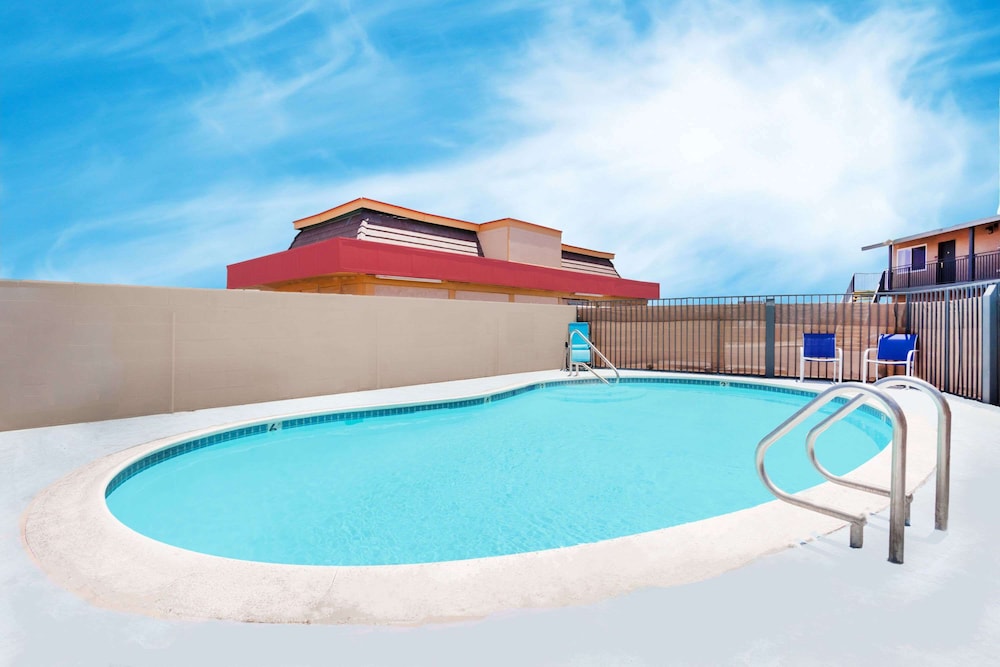 Travelodge by Wyndham Barstow - photo 23