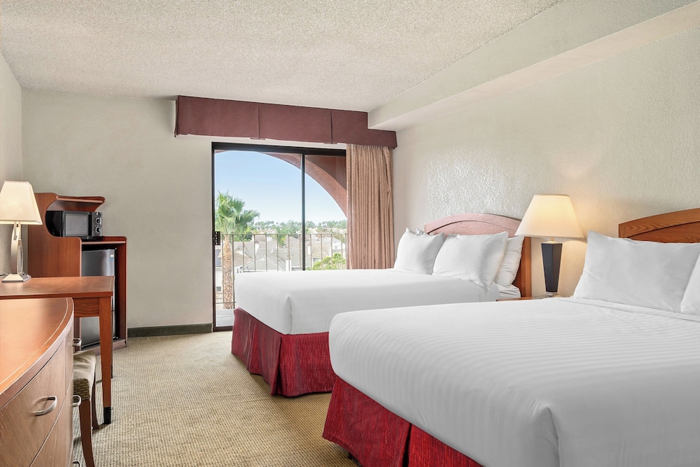 Golden Sails Hotel - photo 9