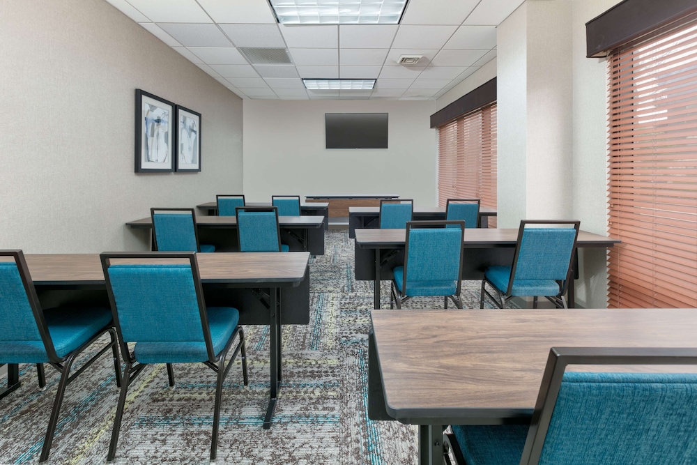 Hampton Inn & Suites Legacy Park Frisco - photo 54