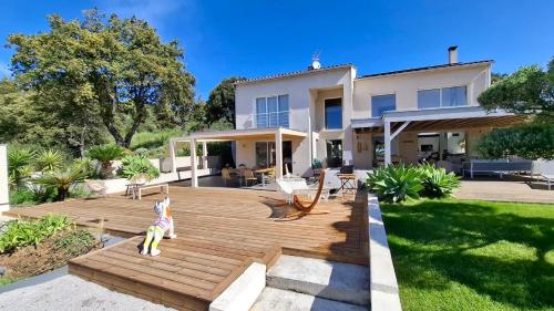 Villaserenita Piscine Chauffee Jacuzzi Petanque Ping Pong Baby Foot in Ajaccio, France