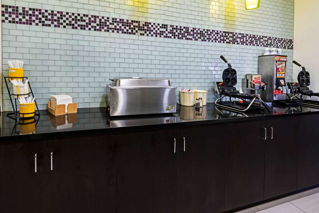La Quinta Inn & Suites by Wyndham Fruita - photo 36