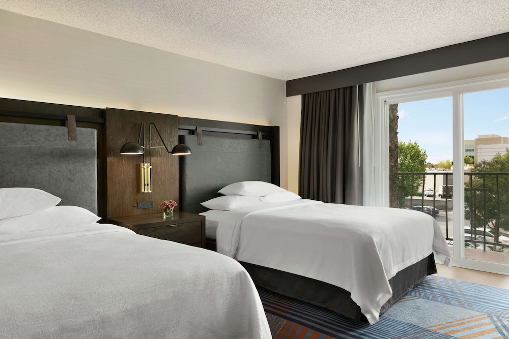 Embassy Suites by Hilton Los Angeles Downey - photo 35