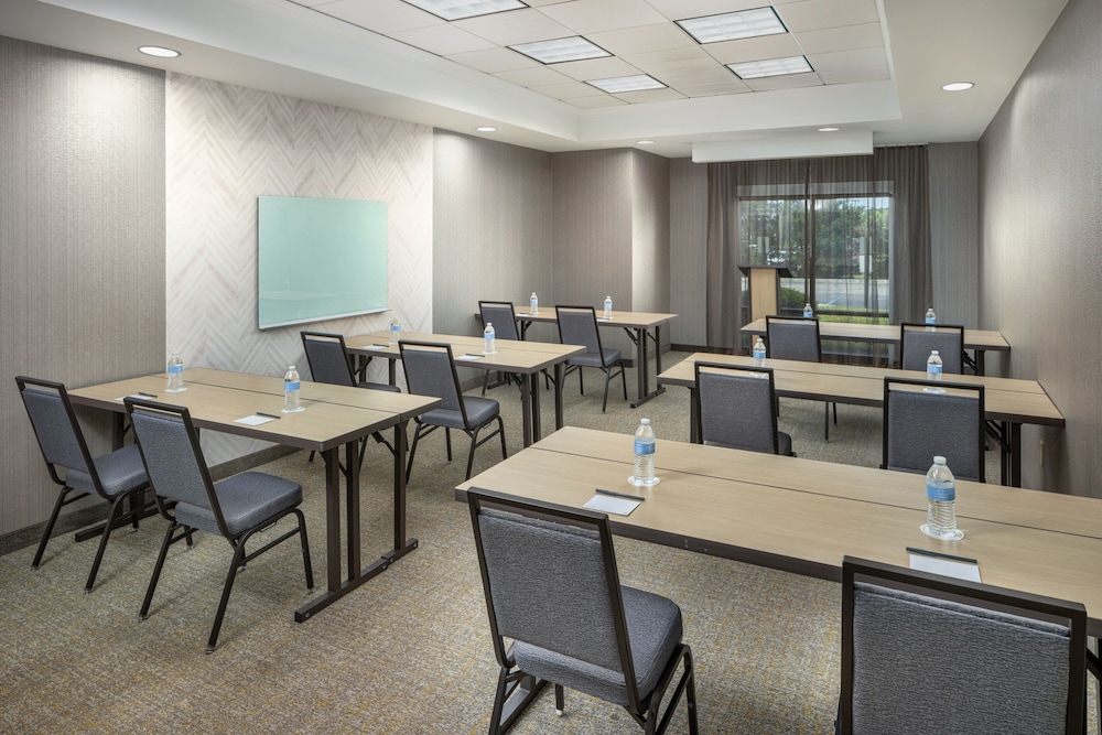 SpringHill Suites by Marriott Newark Liberty International - photo 37