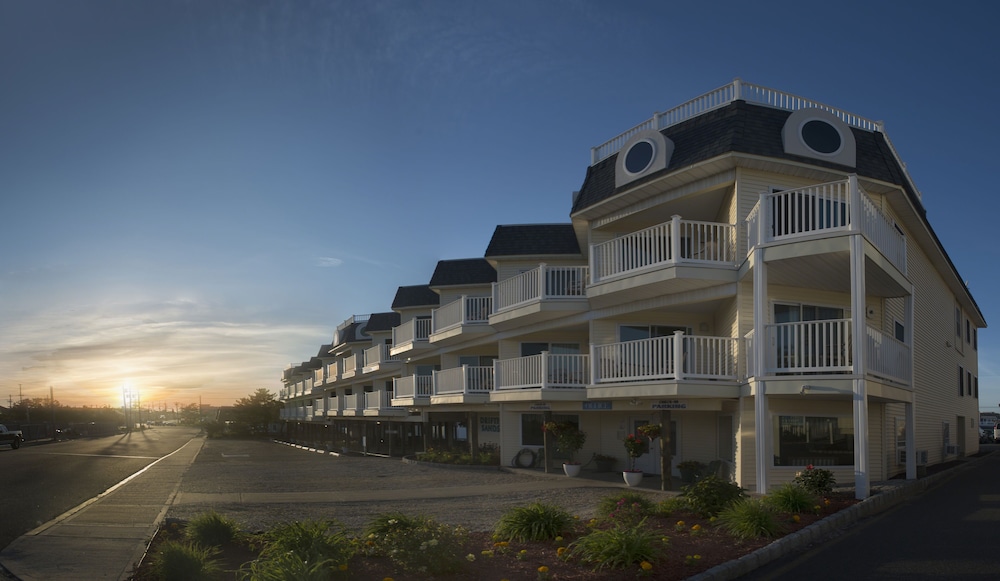 Drifting Sands Oceanfront Hotel - photo 36