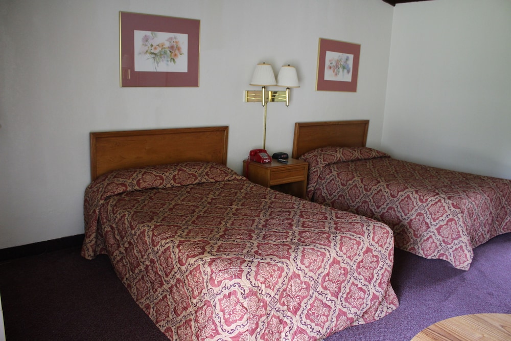 Hometown Inn Staunton - photo 7