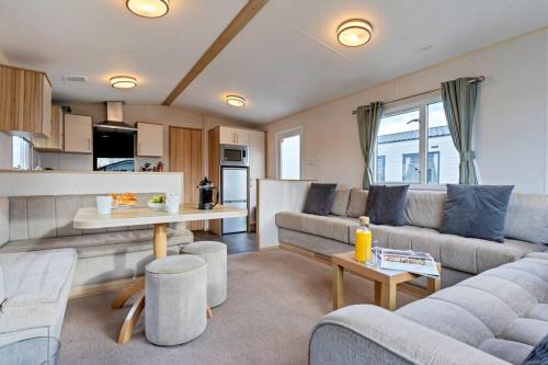 Tattershall Lakes: Sally’s Superior Stay in Lincoln, United Kingdom