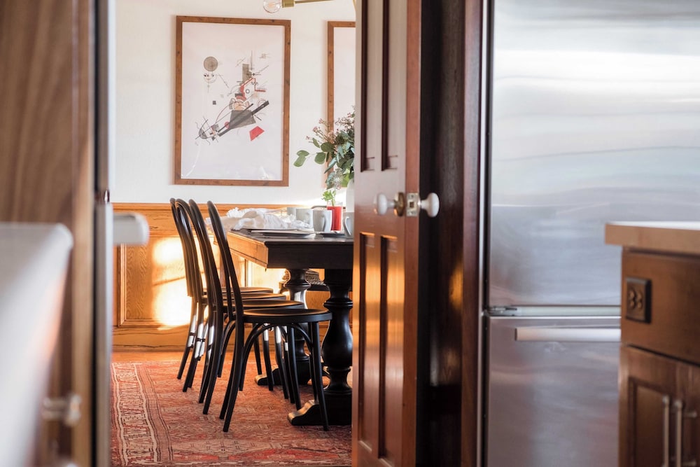 Cathedral by Avantstay Charming Secluded Estate w Sauna Pool Table & Views of the Rolling Hills - photo 18