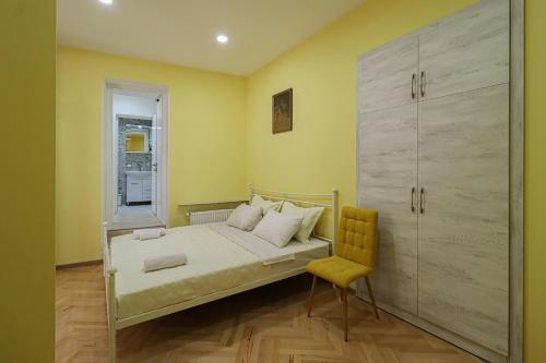 Unique 3 Apt Combo for 6 Guests by Wehost