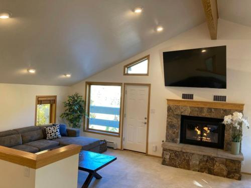 Sunny Vail Mountainside Getaway Amazing Location in Vail, United States