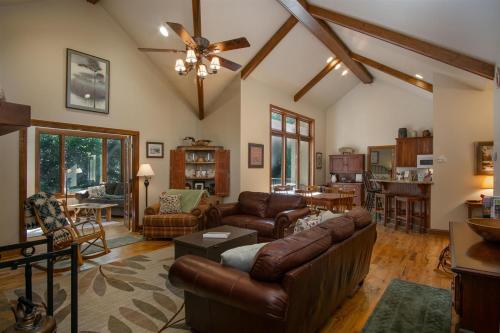 Pine Hill — Brevard — photo 2