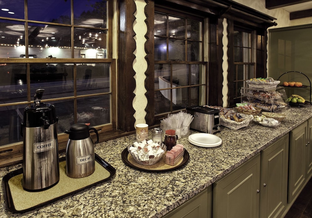 Helendorf River Inn Suites & Conference Center - photo 15