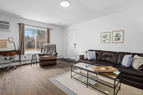 Brand New 1BR Flat Cozy King Suite — 4-Star Luxury Hotel in Mount Clemens, United States