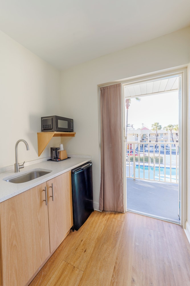 Dunes Inn & Suites - photo 16