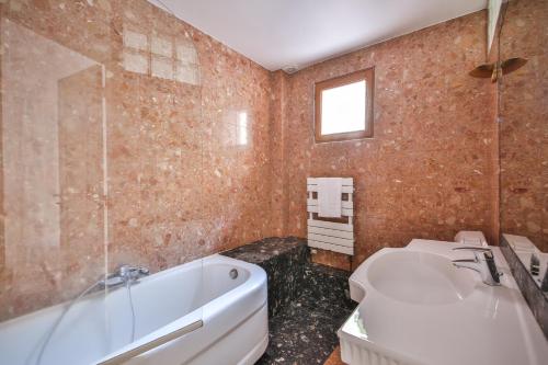22#Appartement 6pers#Sevres Lecourbe#Necker — 4-Star Luxury Hotel in Paris, France
