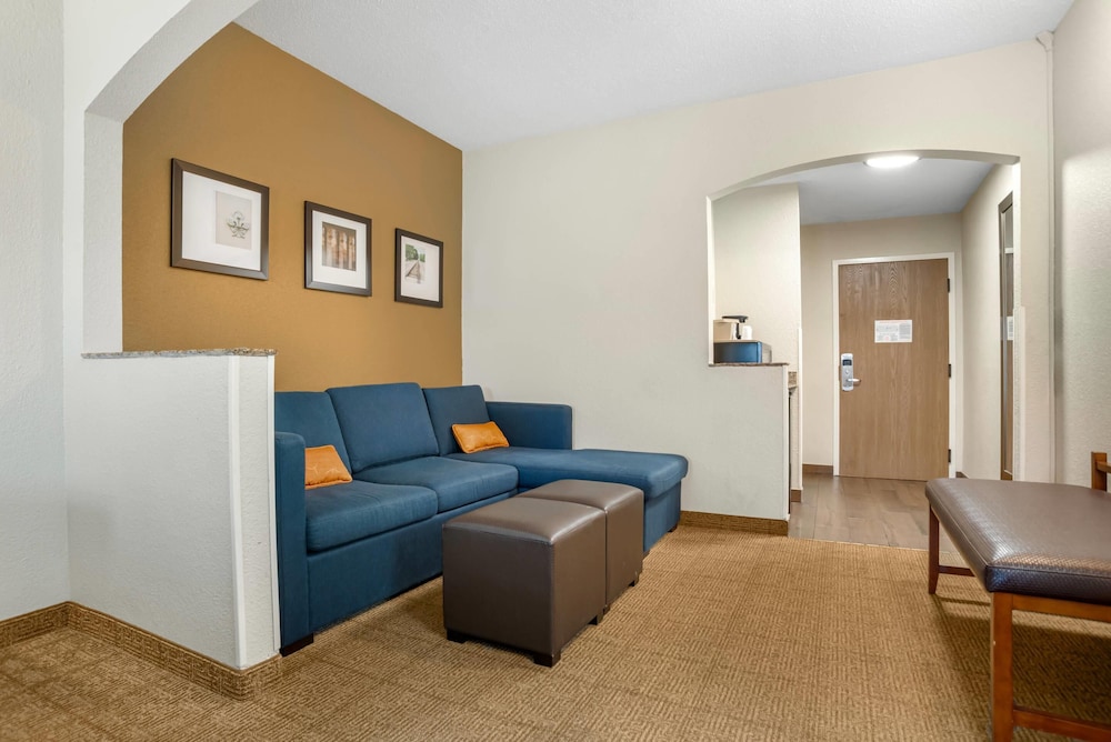 Comfort Suites Monroe - photo 50