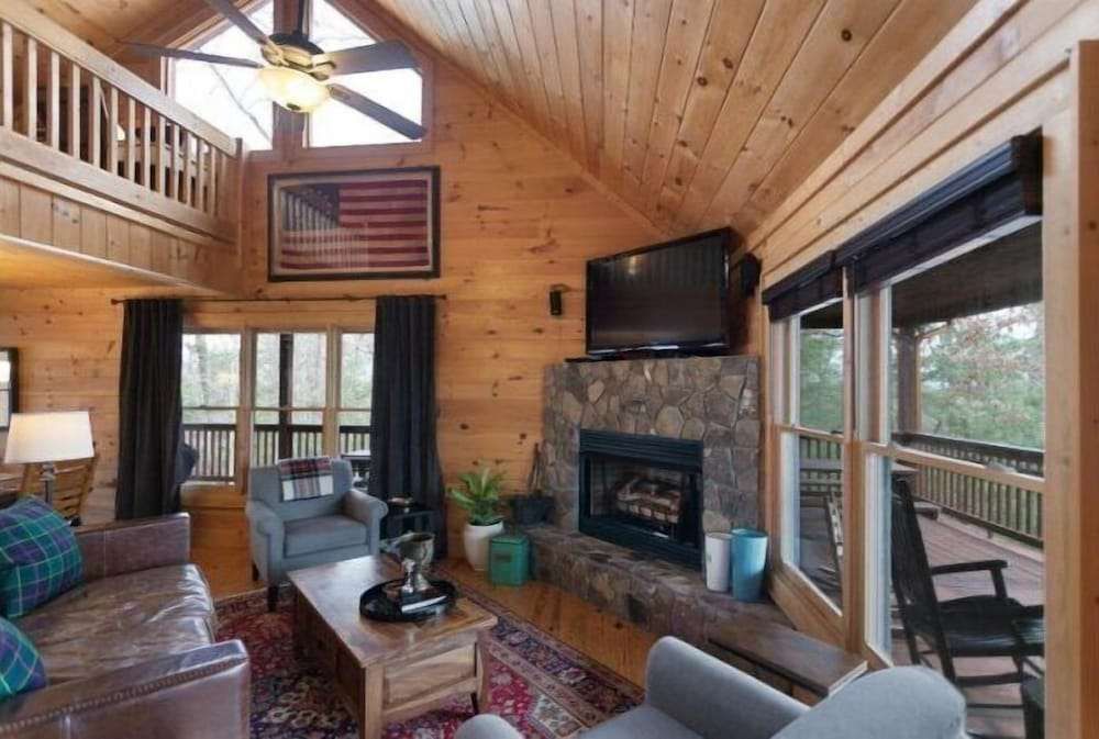 White Pines — 4-Star Luxury Hotel in Blue Ridge, United States