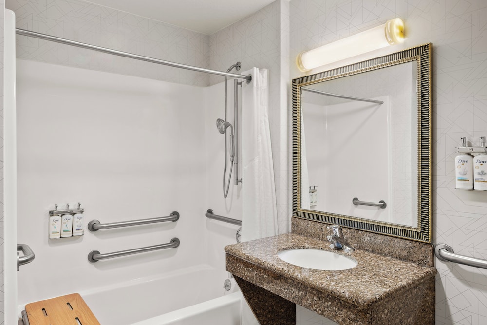 Holiday Inn Express & Suites New Buffalo by IHG - photo 19