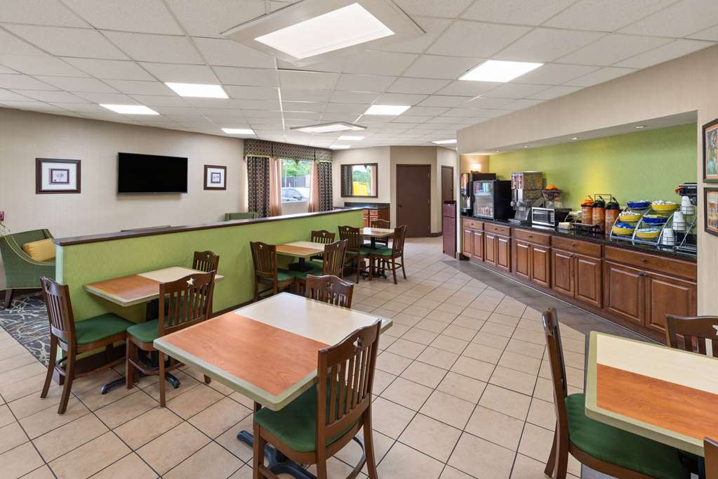 Days Inn by Wyndham Knoxville East - photo 5