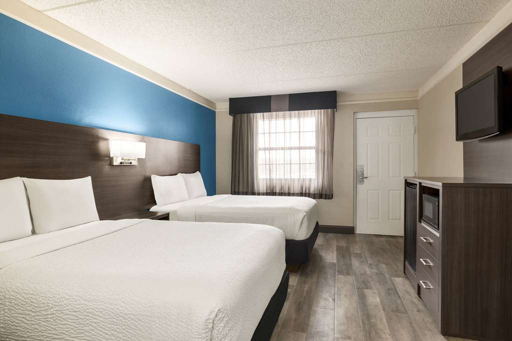 La Quinta Inn by Wyndham San Antonio I 35 N at Toepperwein - photo 20