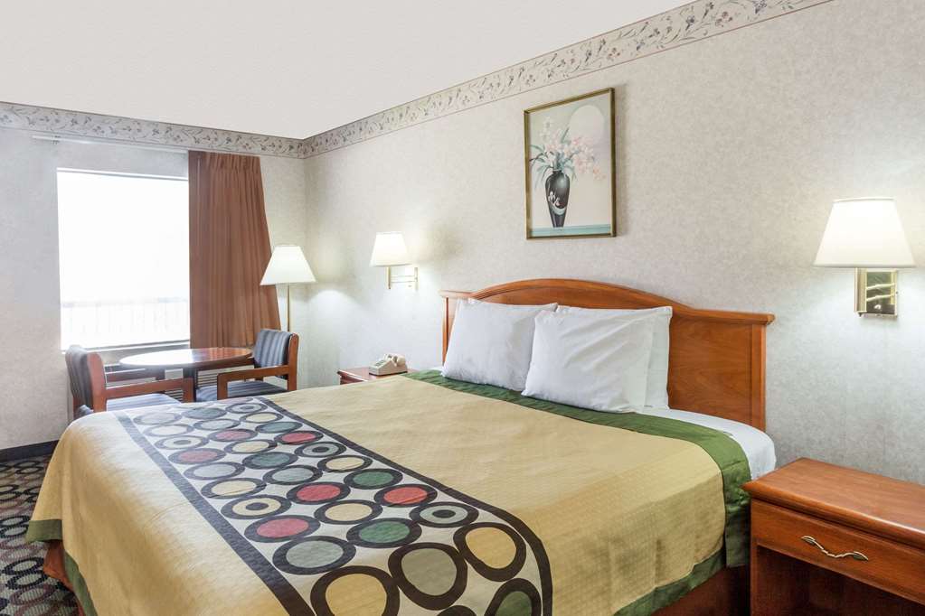 Super 8 by Wyndham Ashburn - photo 12
