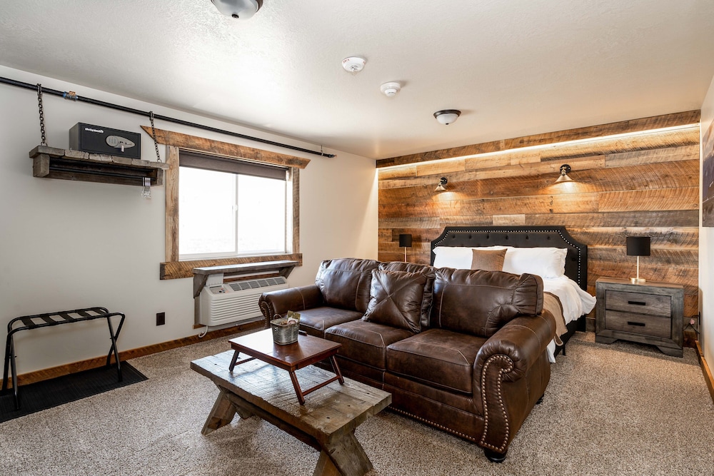The Adventure Inn Yellowstone - photo 17