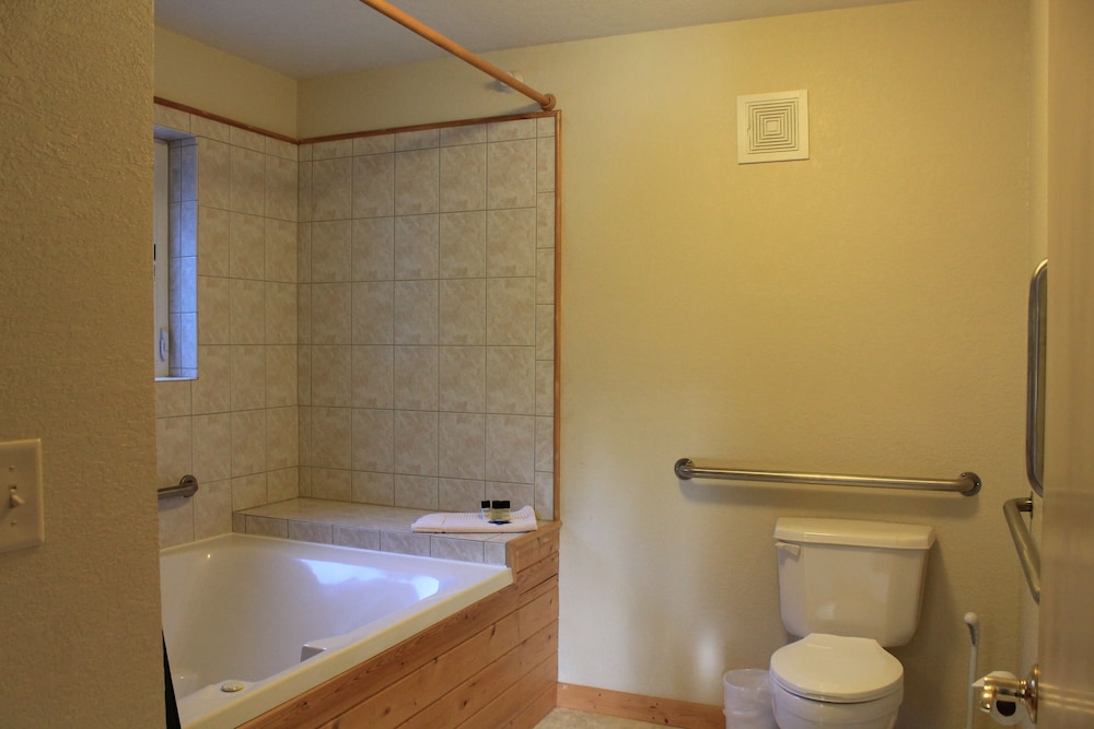 Viking Bay Resort & Lodge - photo 13