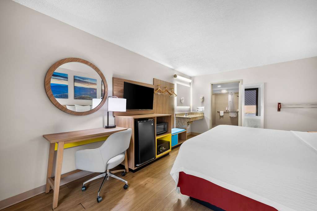 Days Inn by Wyndham Raleigh Midtown - photo 23