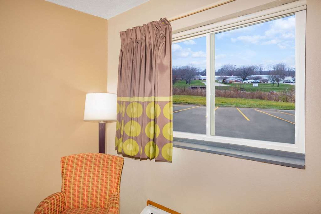 Super 8 by Wyndham Fort Madison - photo 7