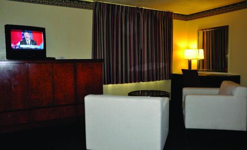 Travelers Inn Manteca - photo 23