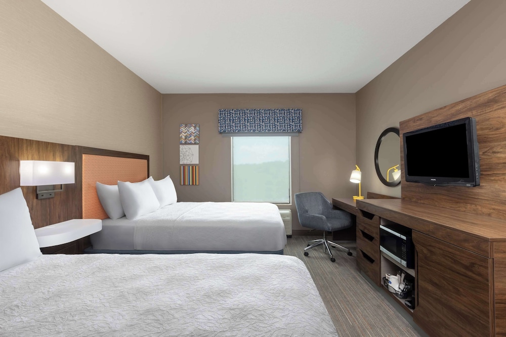 Hampton Inn & Suites Harrisburg North - photo 13