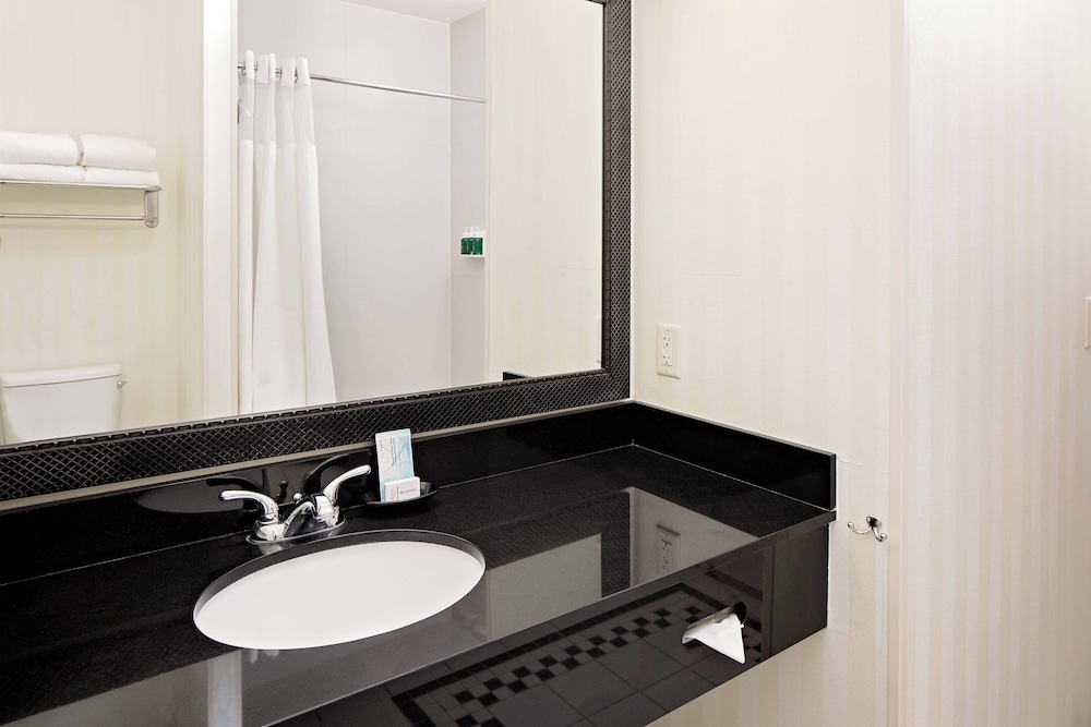 Fairfield Inn & Suites by Marriott El Paso - photo 9
