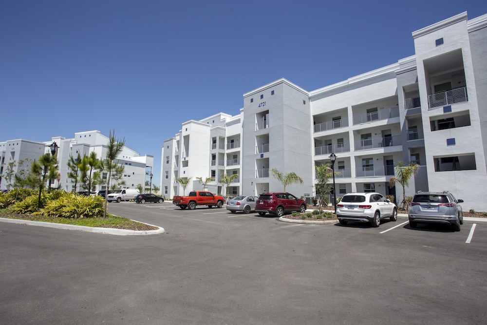 Gorgeous Two Bedroom Apt Close to Disney 306 4721 @Storey Lake Resort in Kissimmee, United States