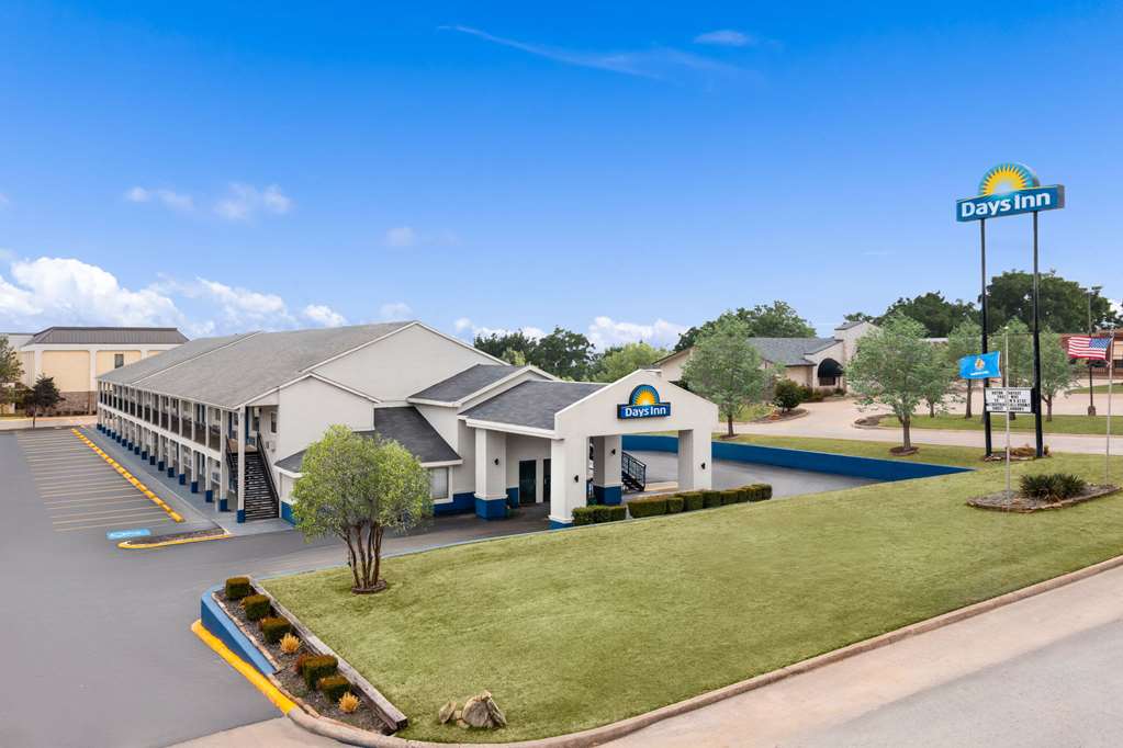 Days Inn by Wyndham Ardmore - photo 5