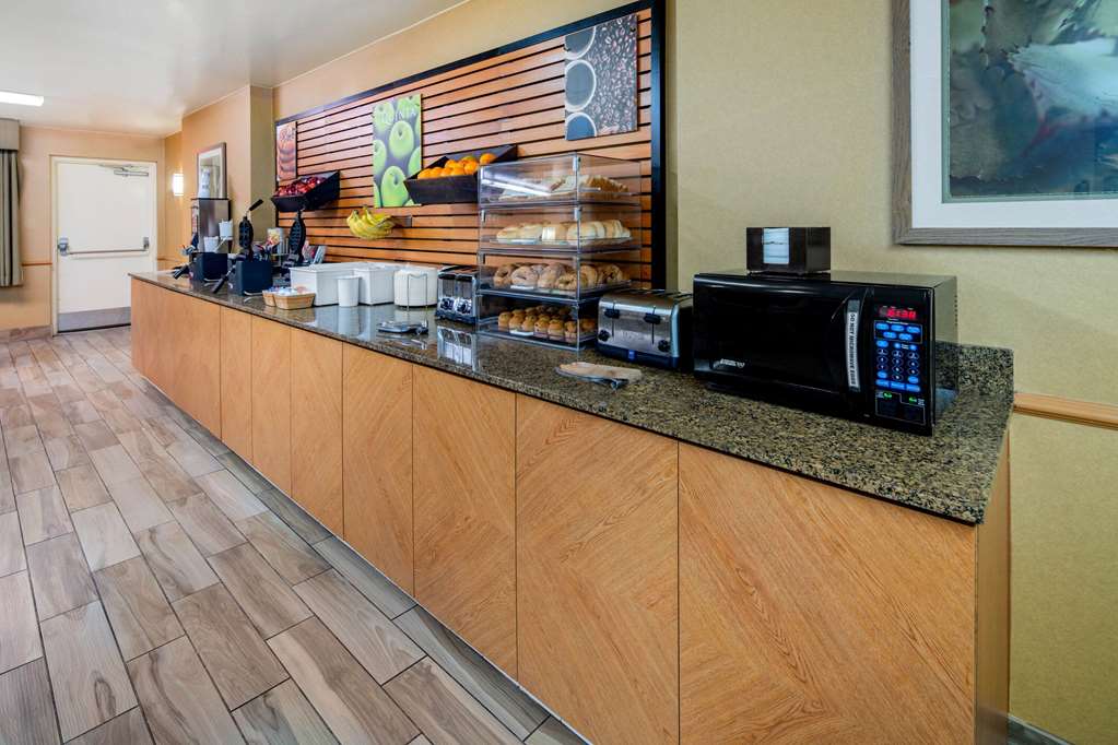 La Quinta Inn & Suites by Wyndham Irvine Spectrum - photo 32