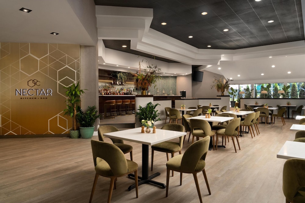 DoubleTree by Hilton Fairfield Hotel & Suites - photo 45