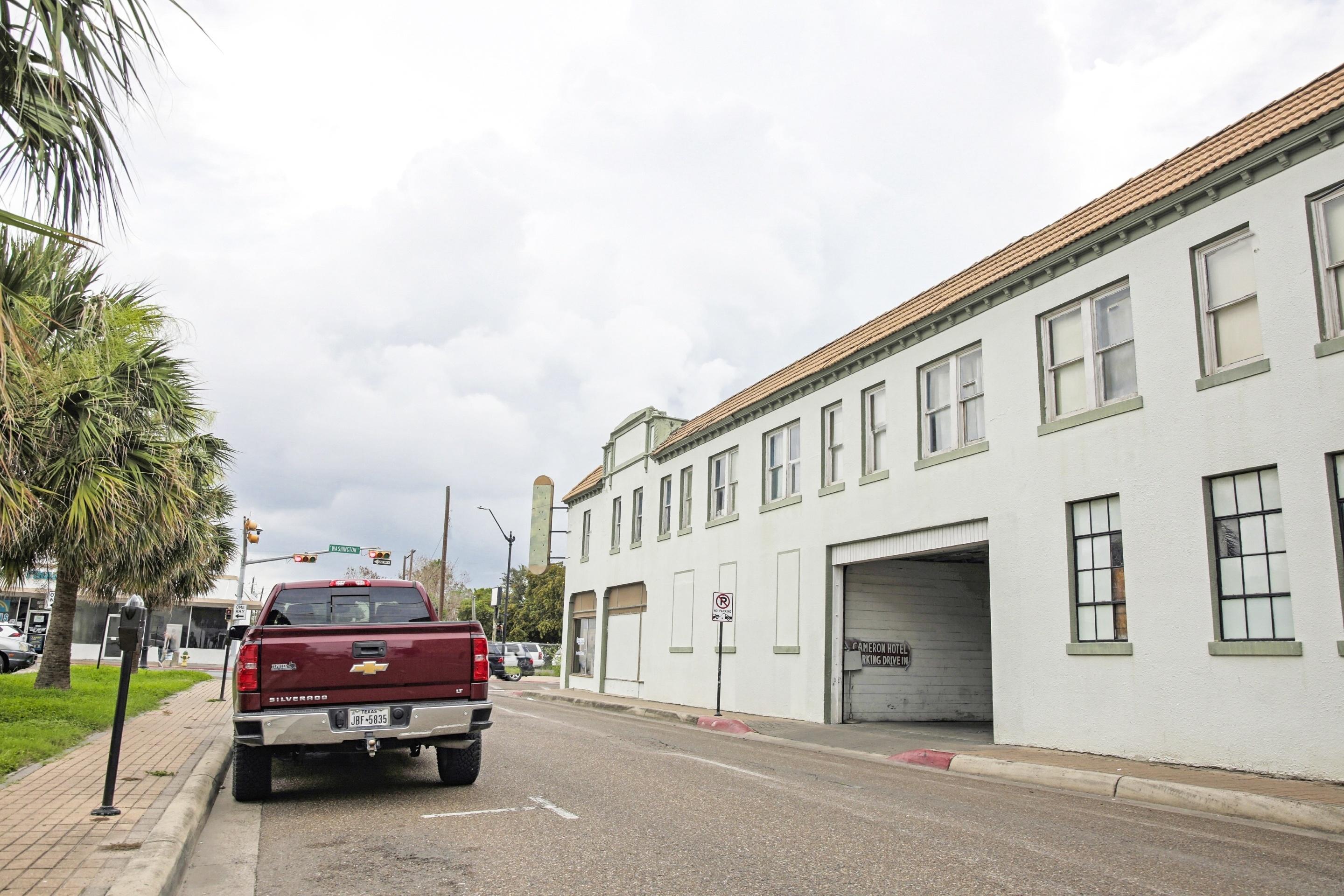 OYO Historic Cameron Hotel Brownsville I 69E - photo 6