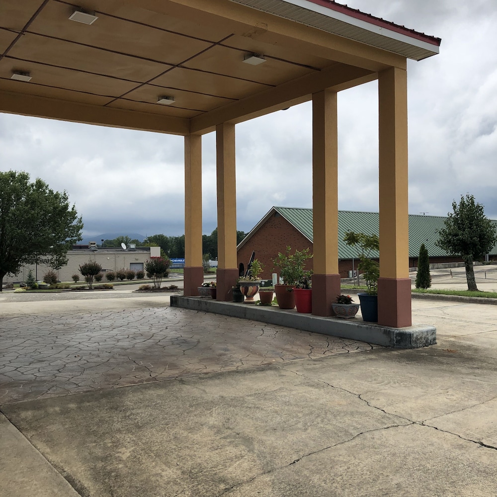 Clairmont Inn in Jasper, United States