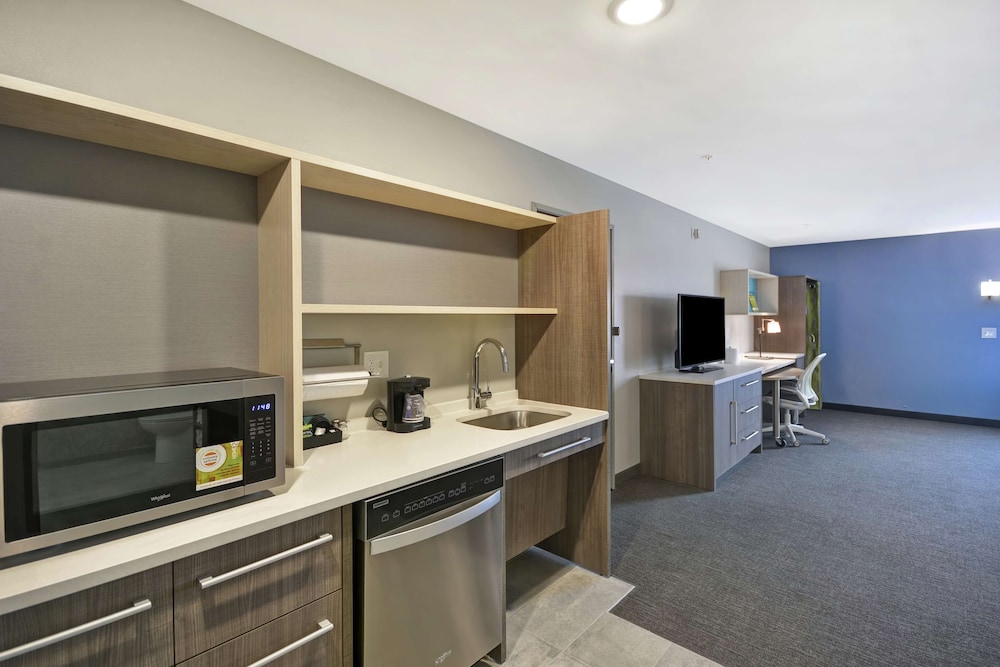 Home2 Suites by Hilton Grand Rapids North - photo 12