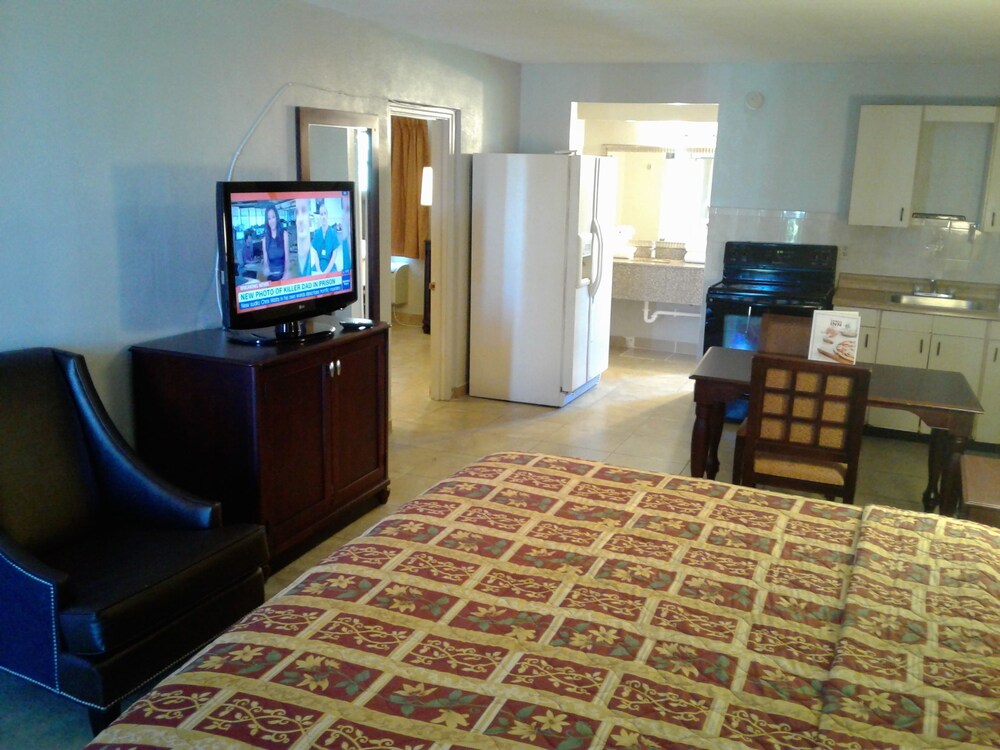 Express Inn & Suites 5 Miles from St Petersburg Clearwater Airport - photo 10