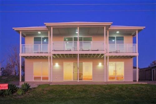 Relax at 36 in Brentwood, Australia