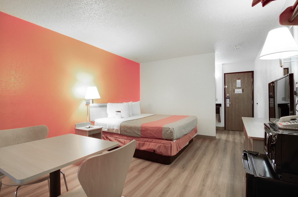 Motel 6 Colby KS - photo 4