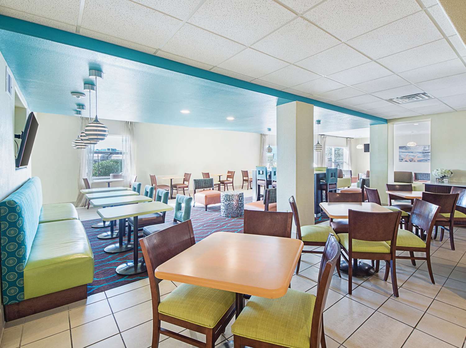 La Quinta Inn & Suites Mathis - photo 6