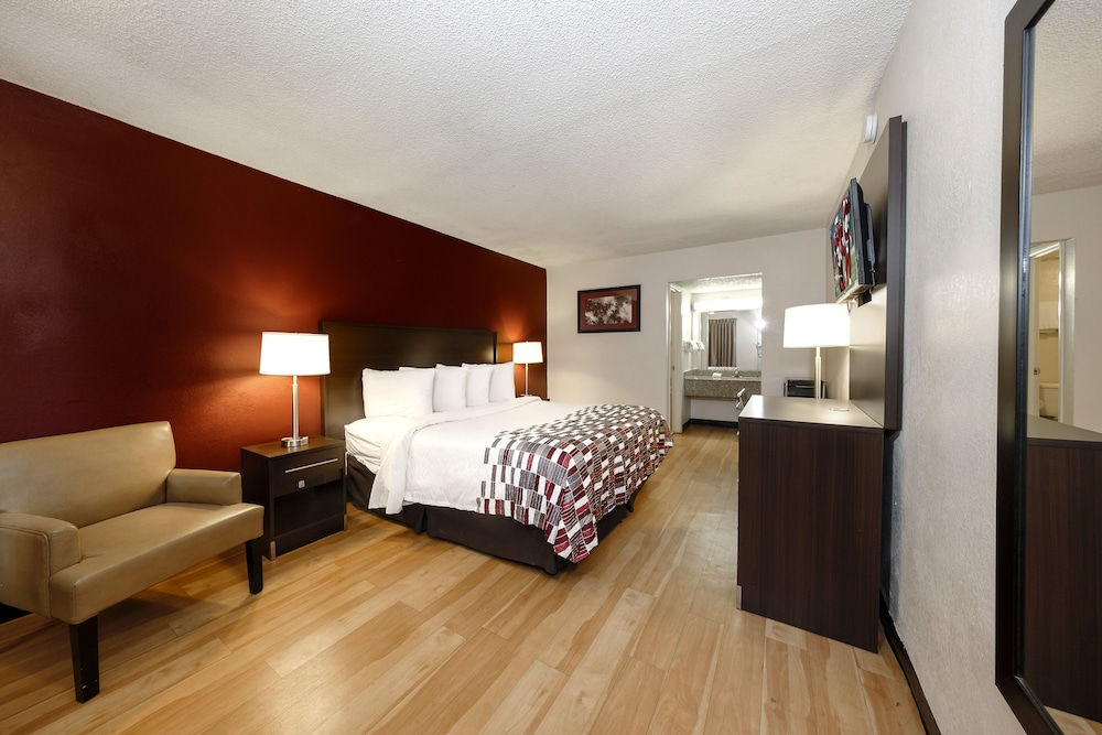 Red Roof Inn Atlanta Suwanee Mall of Georgia - photo 17