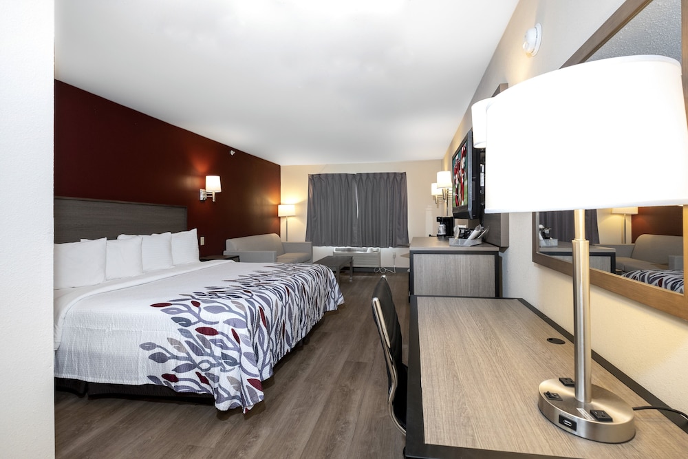 Red Roof Inn Clifton Park - photo 10