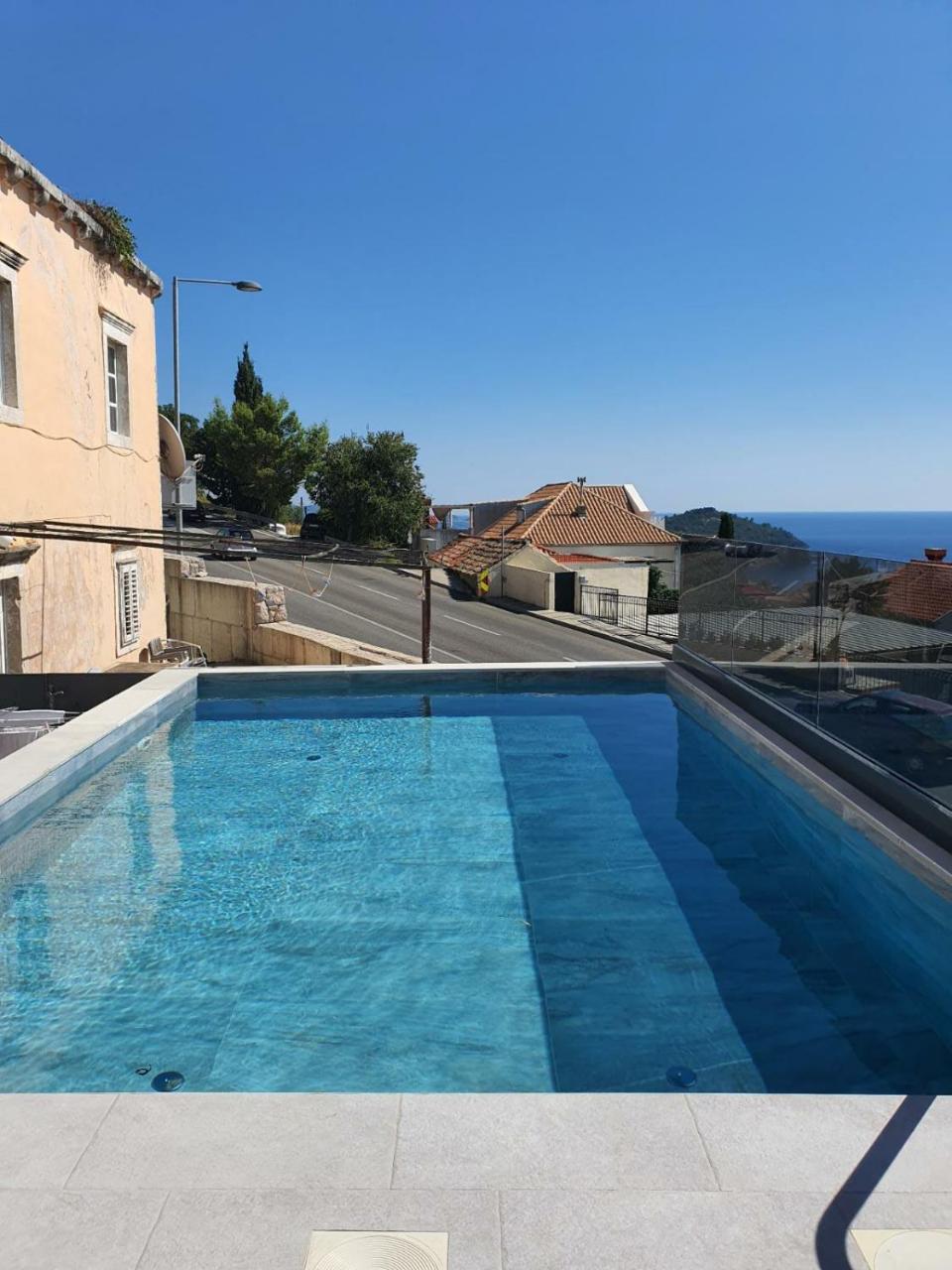 Apartment Pero&Mika with Swimming Pool