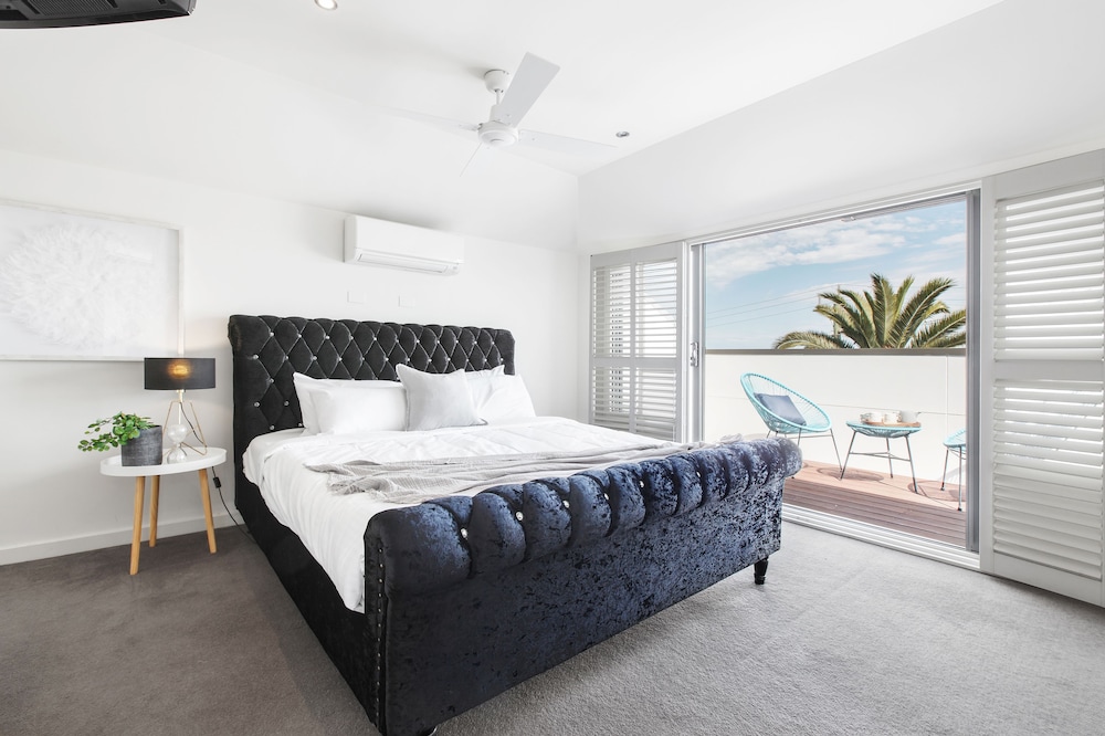 The Jetty Beach Apartment By Ready Set Host — 4-Star Luxury Hotel in Sandringham, Australia