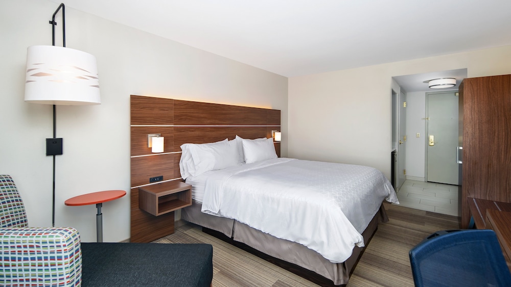 Holiday Inn Express & Suites Dinuba West by IHG - photo 11