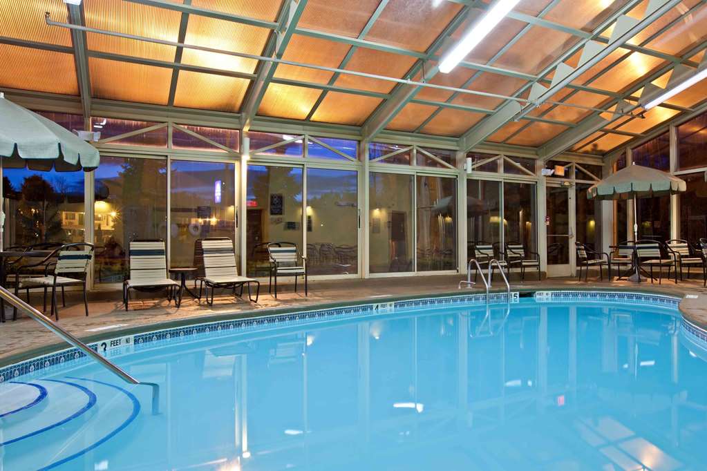 La Quinta Inn & Suites by Wyndham Plattsburgh - photo 7