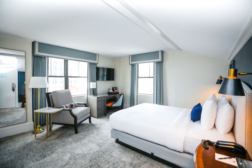 The Dunhill Hotel - photo 9